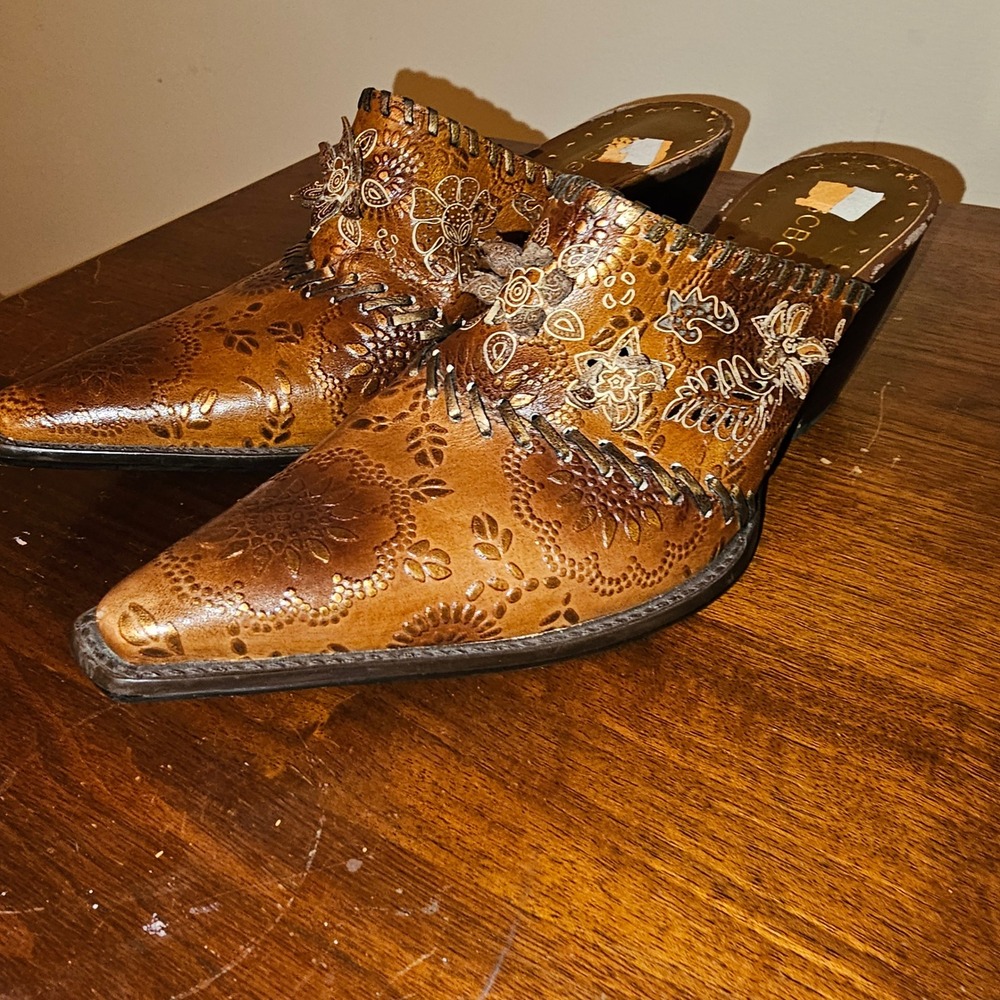 BCBGirls Floral Embossed Leather Mules Pointed Toe Western 6.5B Vintage Style